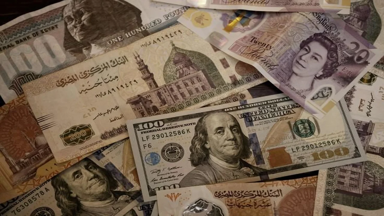 سعر الدولار يقترب من 55 جنيها في البنوك وسط قفزة جديدة بالصرف